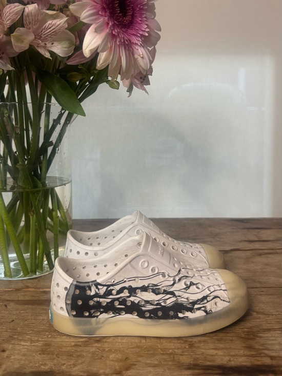 Native Shoes Other - Native Shoes Kids Jefferson Sneakers with Jellyfish Graphic🪼